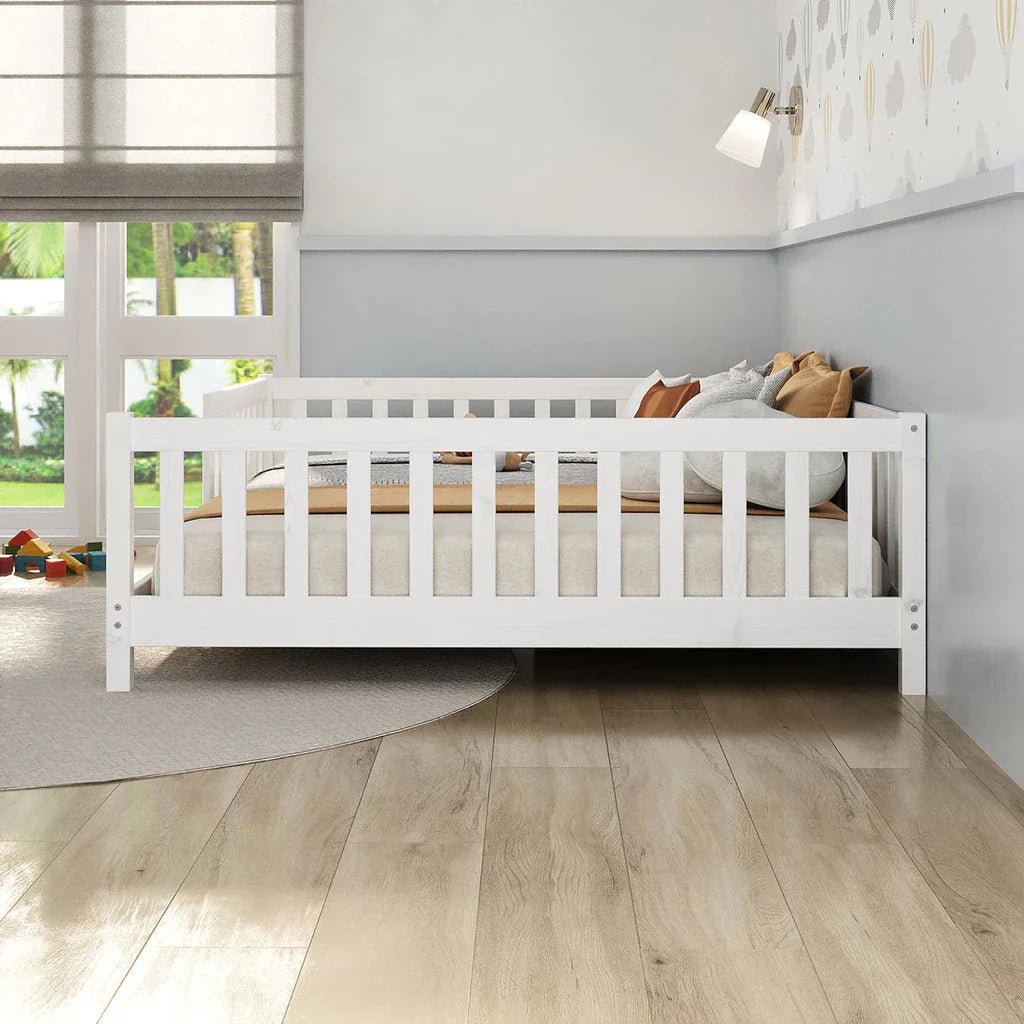 Cama Montessoriana Casal com Grade Eva - 100% Madeira Maciça Branca [Suporta 220kg] - Imagem 5